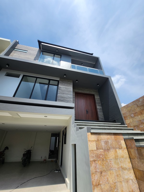 4 Milyar-an Rumah Surabaya Barat New Baru Modern - Babatan Pratama Spesial Row Jalan Raya Kembar Strategis Lokasi Dekat Pakuwon Mall, Citraland, Royal Residence