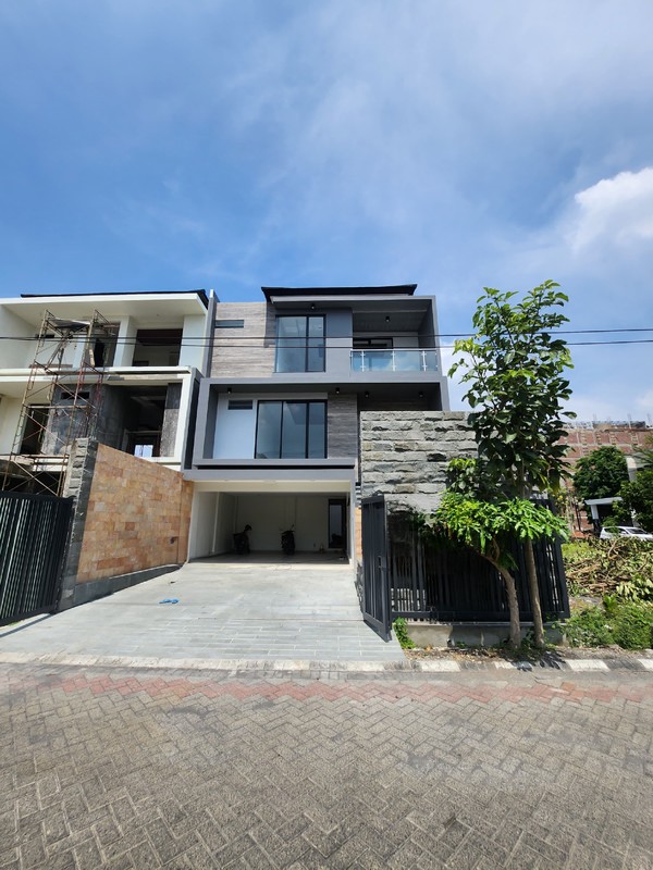 4 Milyar-an Rumah Surabaya Barat New Baru Modern - Babatan Pratama Spesial Row Jalan Raya Kembar Strategis Lokasi Dekat Pakuwon Mall, Citraland, Royal Residence