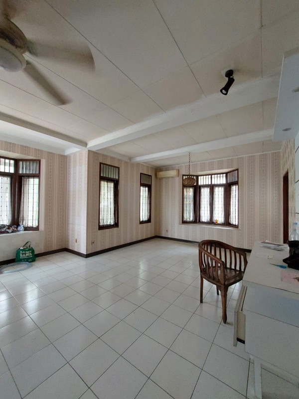 Rumah hoek lokasi premium depan taman di pisok bintaro Jaya