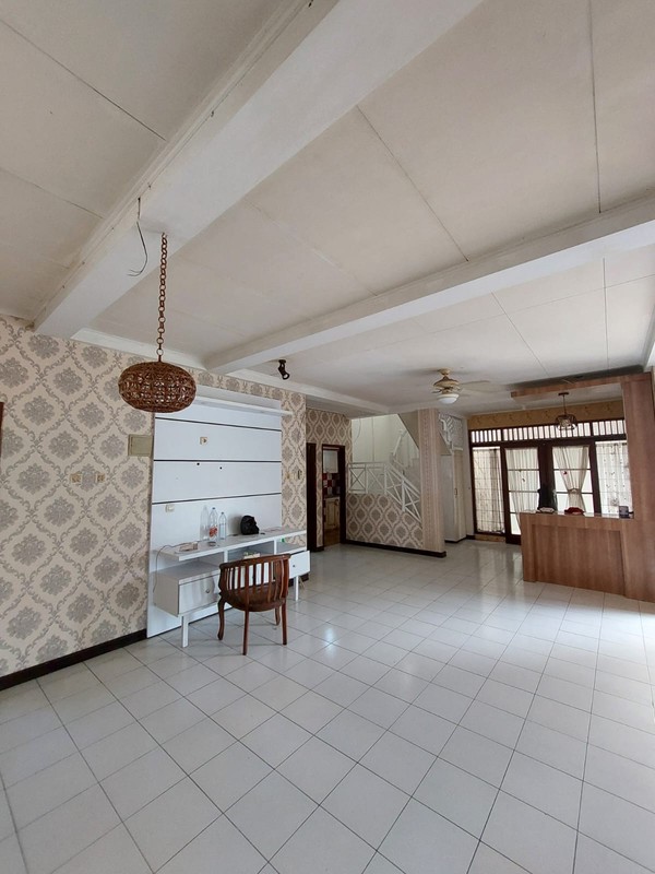 Rumah hoek lokasi premium depan taman di pisok bintaro Jaya