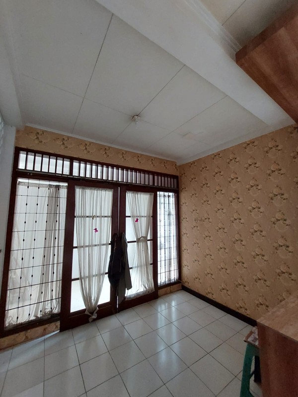 Rumah hoek lokasi premium depan taman di pisok bintaro Jaya