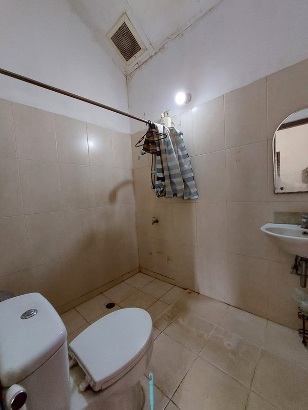 Rumah hoek lokasi premium depan taman di pisok bintaro Jaya