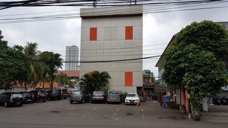 Dijual Gedung 4 lantai Lokasi strategis Jakarta Selatan