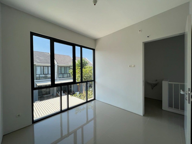 Jual Rumah 2 Lantai di Royal Residence Surabaya Barat - Lokasi Premium Dekat Kampus Petra & RS Internasional