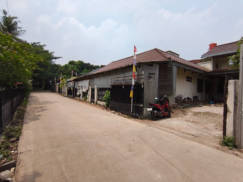 Rumah Hitung Tanah Luas 424 m2 di Cirendeu 