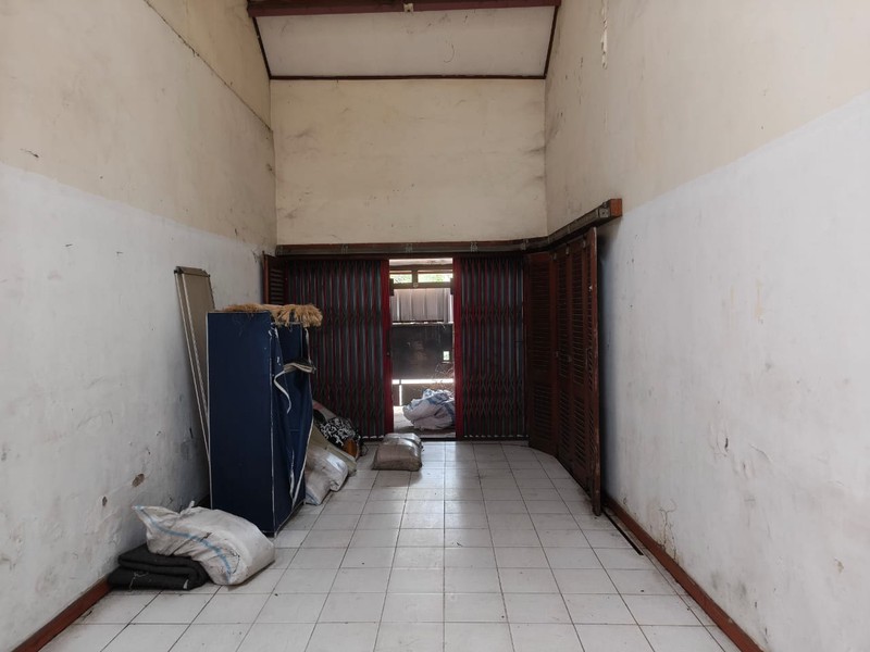 Rumah Hitung Tanah Luas 424 m2 di Cirendeu 
