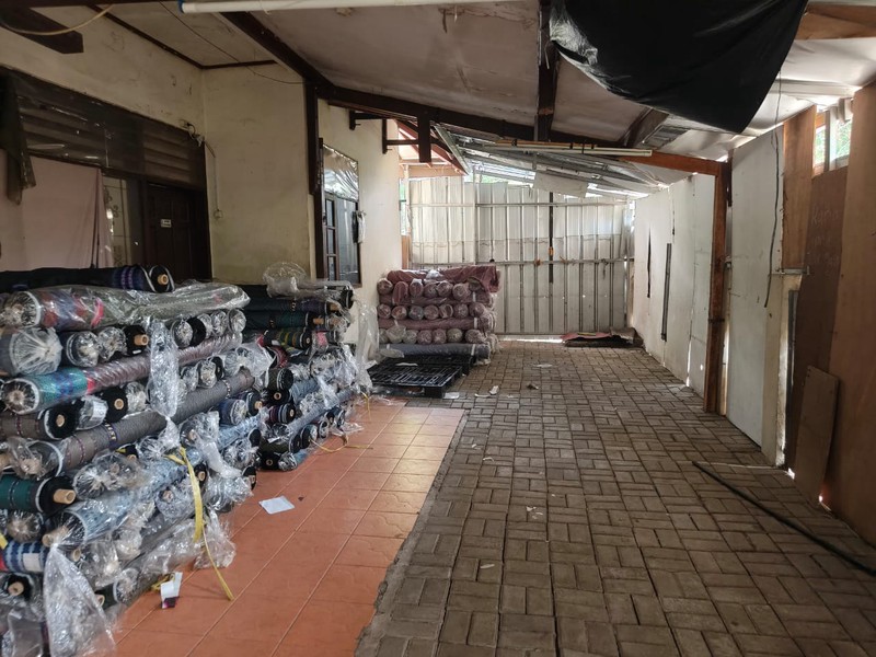 Rumah Hitung Tanah Luas 424 m2 di Cirendeu 