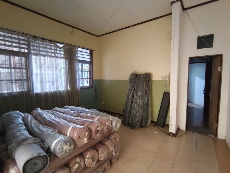 Rumah Hitung Tanah Luas 424 m2 di Cirendeu 