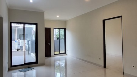 Rumah Bagus Bersih Siap Huni dengan KT 4+1 KM 3+1 Sertifikat SHM @Bintaro Sektor 9.