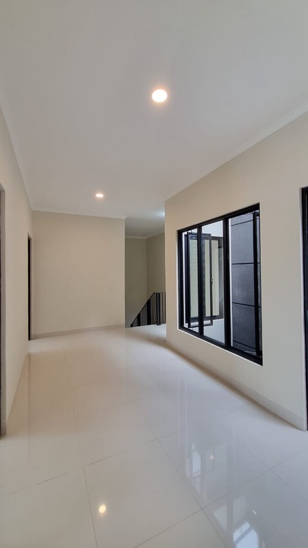 Rumah Bagus Bersih Siap Huni dengan KT 4+1 KM 3+1 Sertifikat SHM @Bintaro Sektor 9.