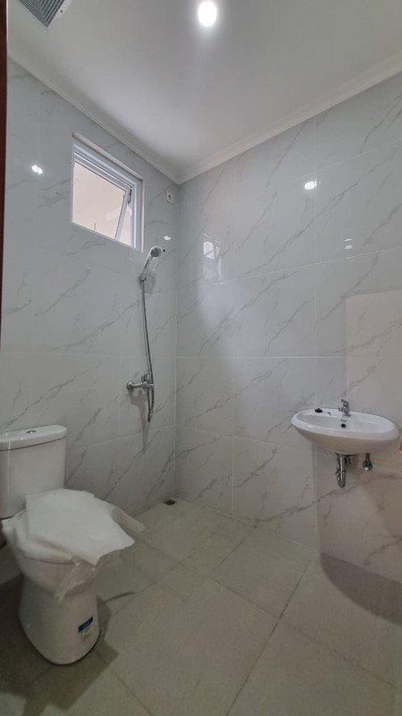 Rumah Bagus Bersih Siap Huni dengan KT 4+1 KM 3+1 Sertifikat SHM @Bintaro Sektor 9.