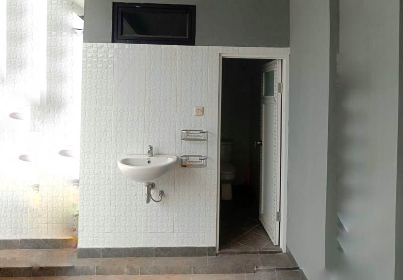 Ruang Usaha Siap Pakai di Padurenan Mustika Jaya Bekasi | Luas Tanah 356 m², Bonus Gudang & Lampu Gantung