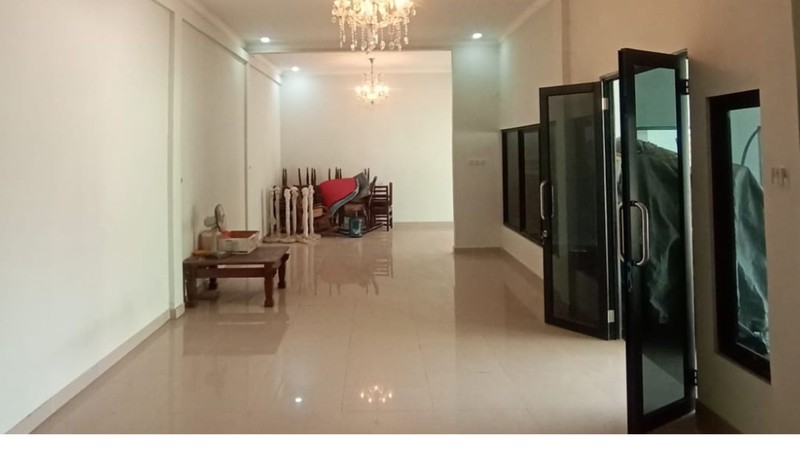 Ruang Usaha Siap Pakai di Padurenan Mustika Jaya Bekasi | Luas Tanah 356 m², Bonus Gudang & Lampu Gantung