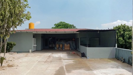 Ruang Usaha Siap Pakai di Padurenan Mustika Jaya Bekasi | Luas Tanah 356 m&#xb2;, Bonus Gudang & Lampu Gantung