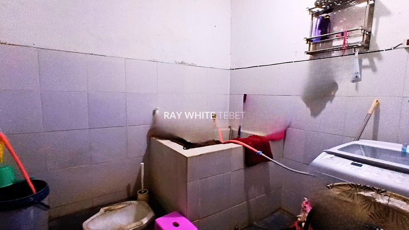 Dijual Rumah Hitung Tanah di Asem Baris, Kebon Baru - Tebet, Jakarta Selatan
