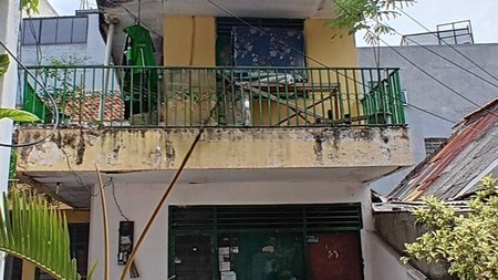 DIJUAL - Rumah Huni murah yang cocok untuk industri kost2an di area menteng