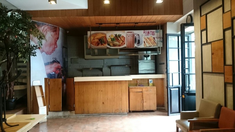 Dijual Mini Building Ex Resto yang siap digunakan.