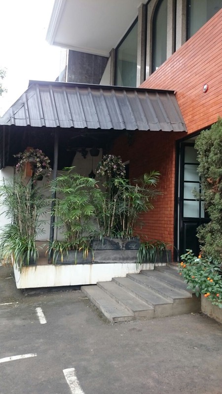 Dijual Mini Building Ex Resto yang siap digunakan.