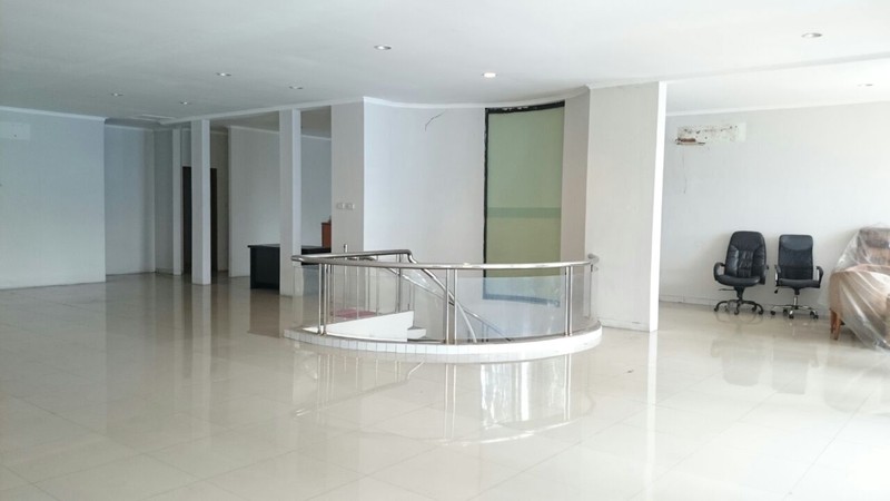 Dijual Mini Building Ex Resto yang siap digunakan.