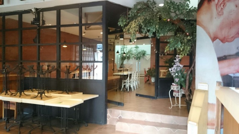 Dijual Mini Building Ex Resto yang siap digunakan.