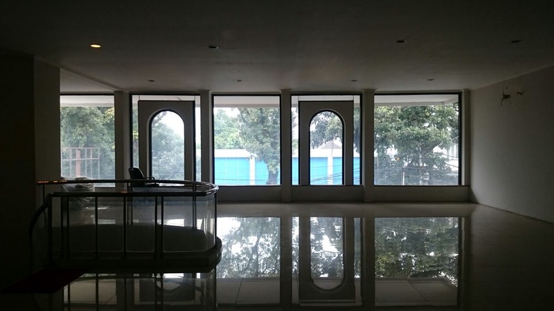 Dijual Mini Building Ex Resto yang siap digunakan.