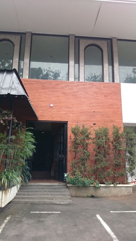 Dijual Mini Building Ex Resto yang siap digunakan.