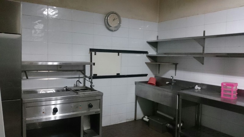 Dijual Mini Building Ex Resto yang siap digunakan.