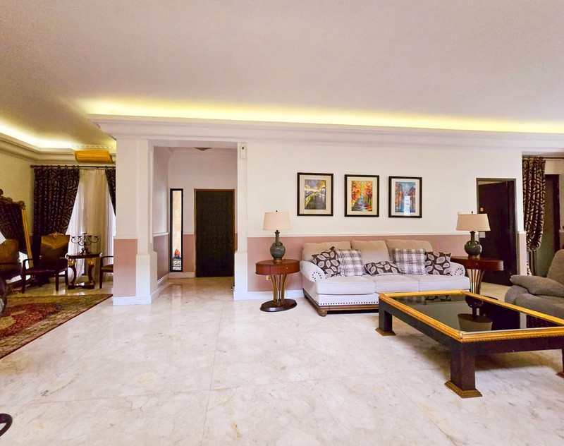 Rumah di Menteng Residence dengan Pool di Bintaro Sektor 7