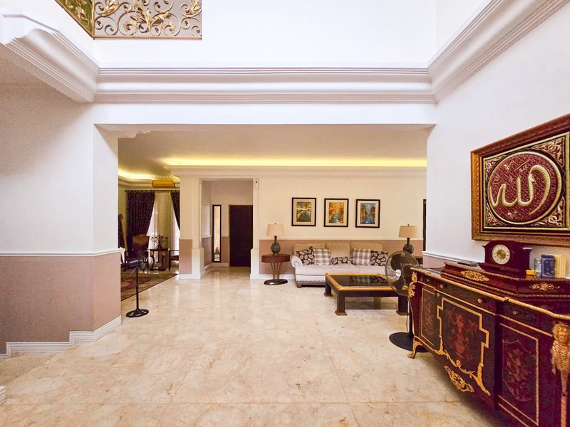 Rumah di Menteng Residence dengan Pool di Bintaro Sektor 7