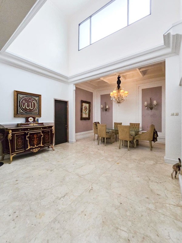 Rumah di Menteng Residence dengan Pool di Bintaro Sektor 7