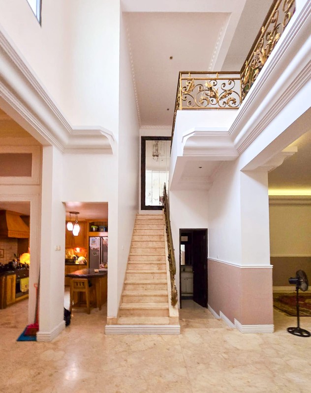 Rumah di Menteng Residence dengan Pool di Bintaro Sektor 7