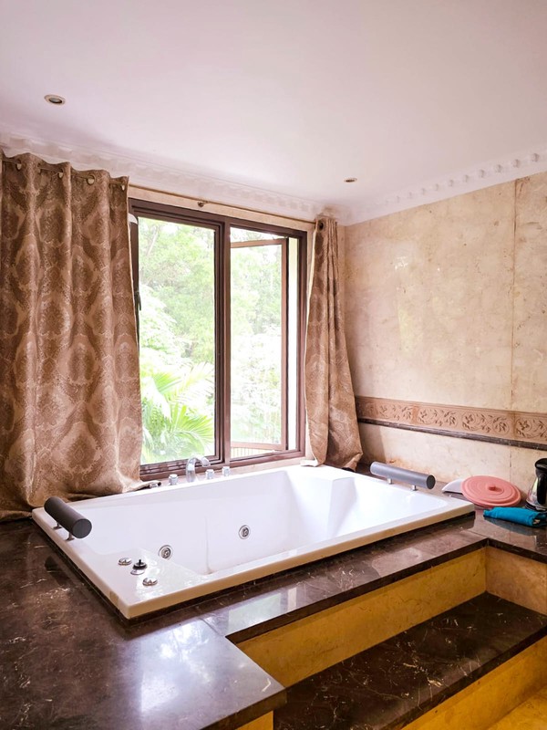 Rumah di Menteng Residence dengan Pool di Bintaro Sektor 7