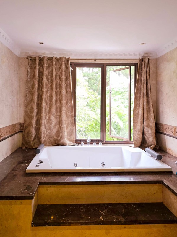 Rumah di Menteng Residence dengan Pool di Bintaro Sektor 7