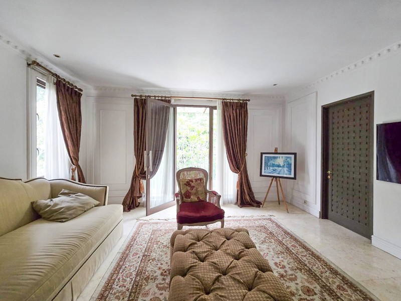 Rumah di Menteng Residence dengan Pool di Bintaro Sektor 7