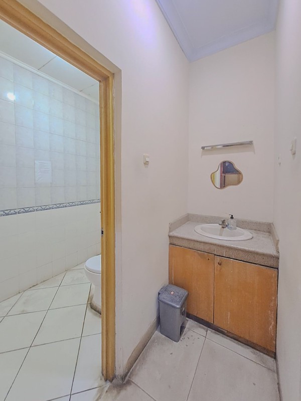 Gedung Kantor di Kembangan Meruya Utara akses mudah ke Puri Indah