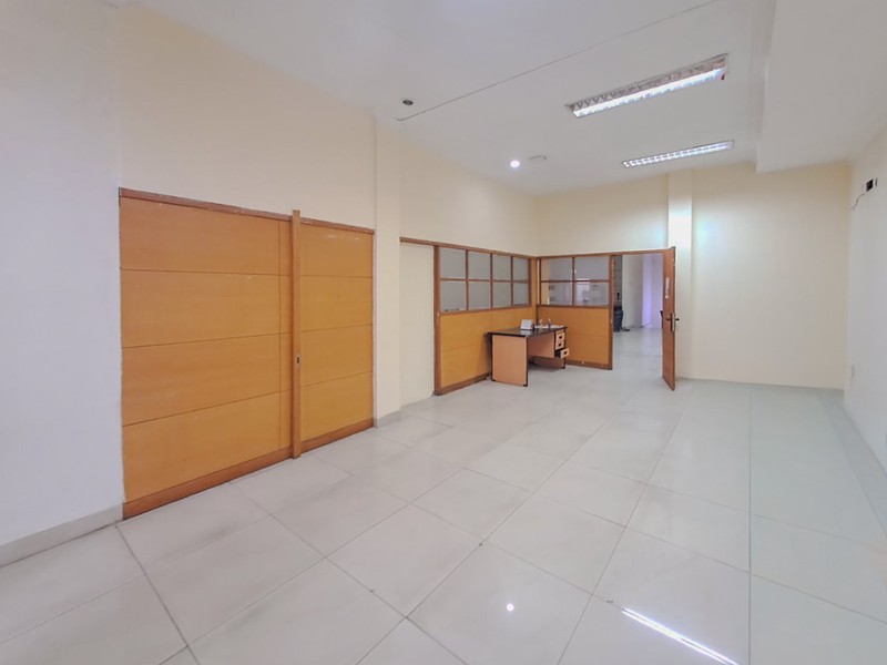 Gedung Kantor di Kembangan Meruya Utara akses mudah ke Puri Indah