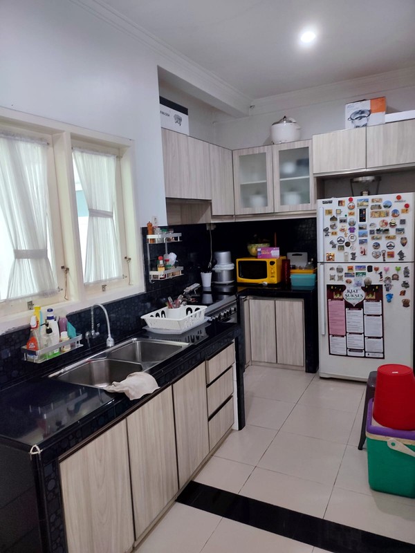 Rumah 2 Lantai Siap Huni Cantik di Pamulang dengan KT 3 KM 4 SHM