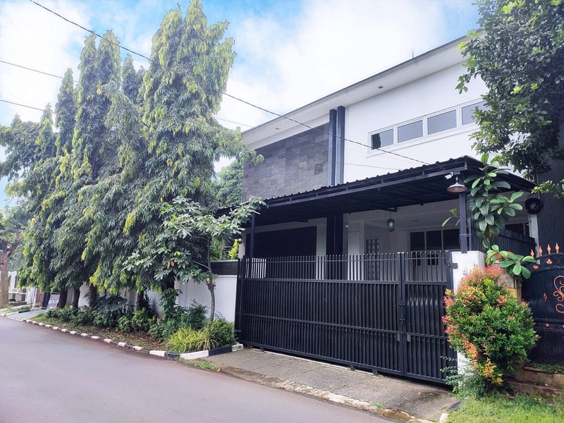 Rumah 2 Lantai Siap Huni Cantik di Pamulang dengan KT 3 KM 4 SHM
