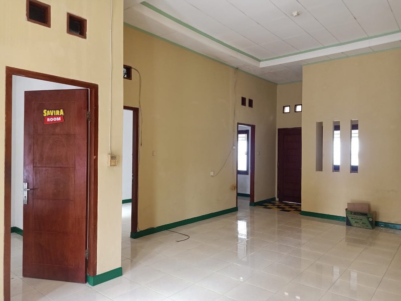 Disewakan Rumah Lokasi Strategis dengan Halaman Luas dan Lokasi Strategis dekat Bintaro.