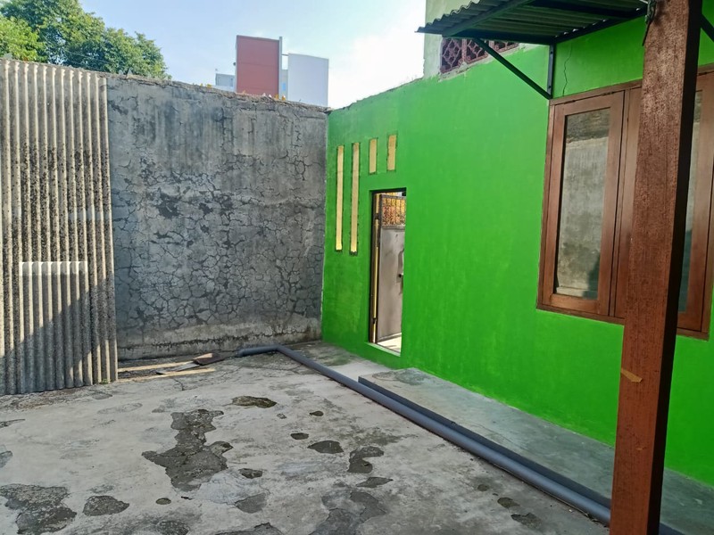 Disewakan Rumah Lokasi Strategis dengan Halaman Luas dan Lokasi Strategis dekat Bintaro