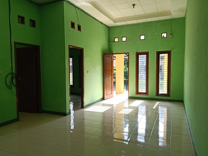 Disewakan Rumah Lokasi Strategis dengan Halaman Luas dan Lokasi Strategis dekat Bintaro