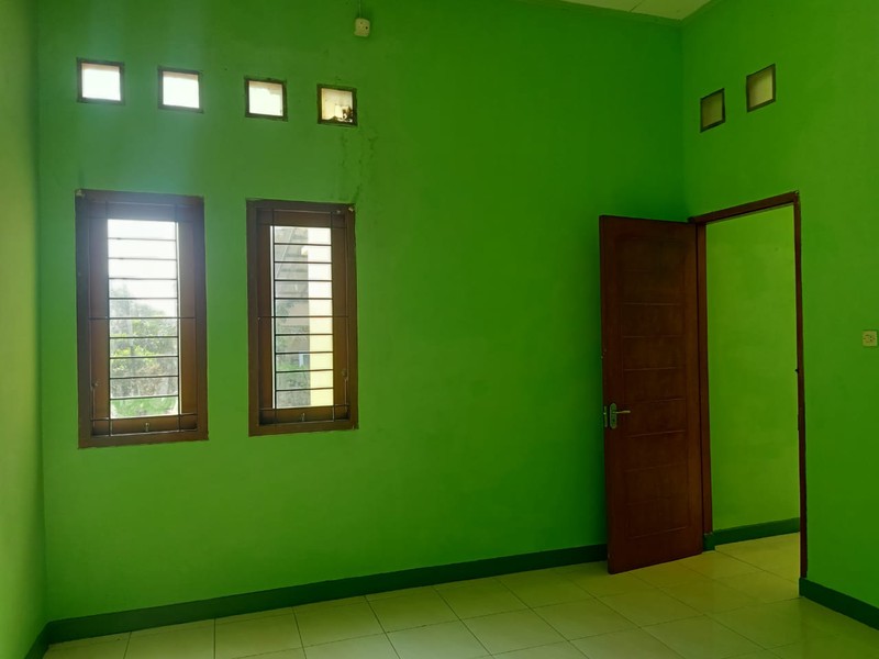 Disewakan Rumah Lokasi Strategis dengan Halaman Luas dan Lokasi Strategis dekat Bintaro