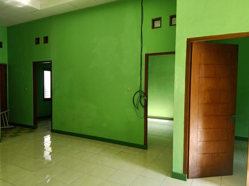 Disewakan Rumah Lokasi Strategis dengan Halaman Luas dan Lokasi Strategis dekat Bintaro