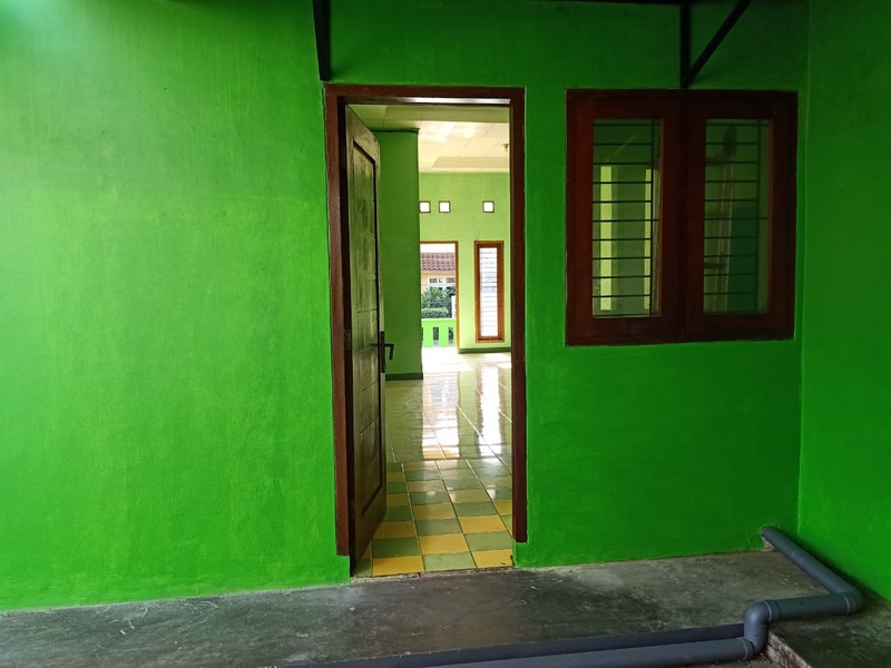 Disewakan Rumah Lokasi Strategis dengan Halaman Luas dan Lokasi Strategis dekat Bintaro