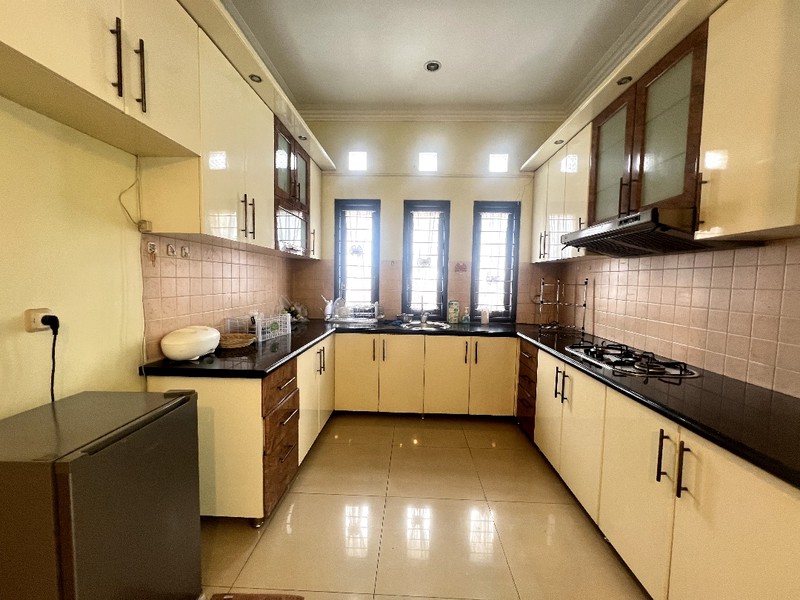 Rumah Hoek Siap Pakai Cocok Untuk Kantor di Sayap Buah Batu Bandung Kota