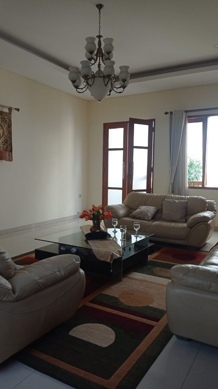 Rumah Eksklusif dengan Private Swimming Pool