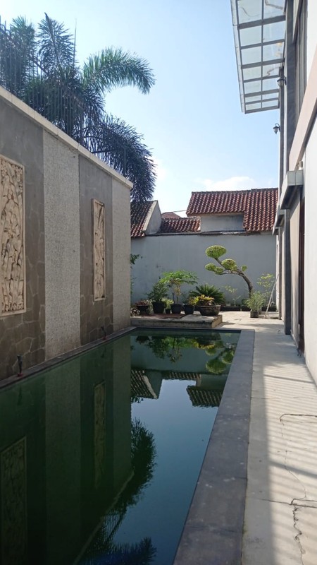 Rumah Eksklusif dengan Private Swimming Pool
