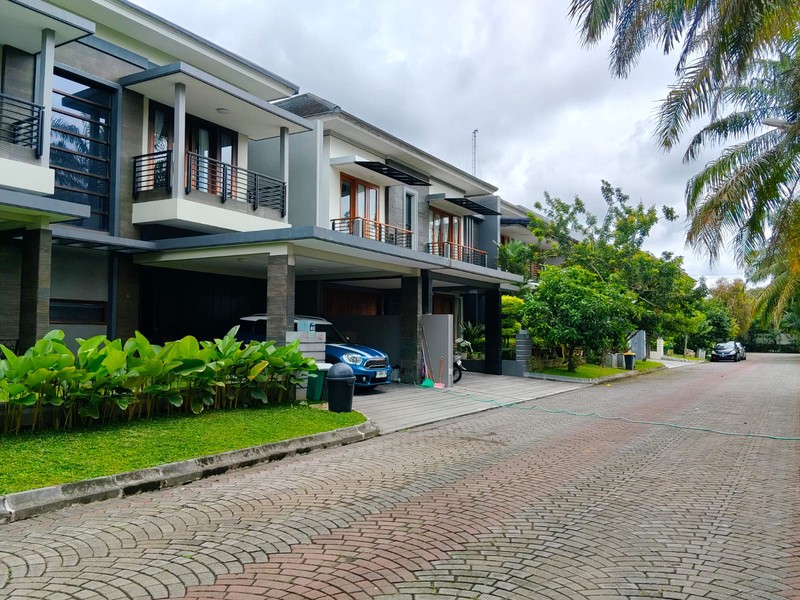 Rumah Mewah Modern Minimalis Di Perumahan Elit Bale Hinggil Residence, Jl. Kaliurang KM 8.5 Ngaglik, Sleman, Yogyakarta