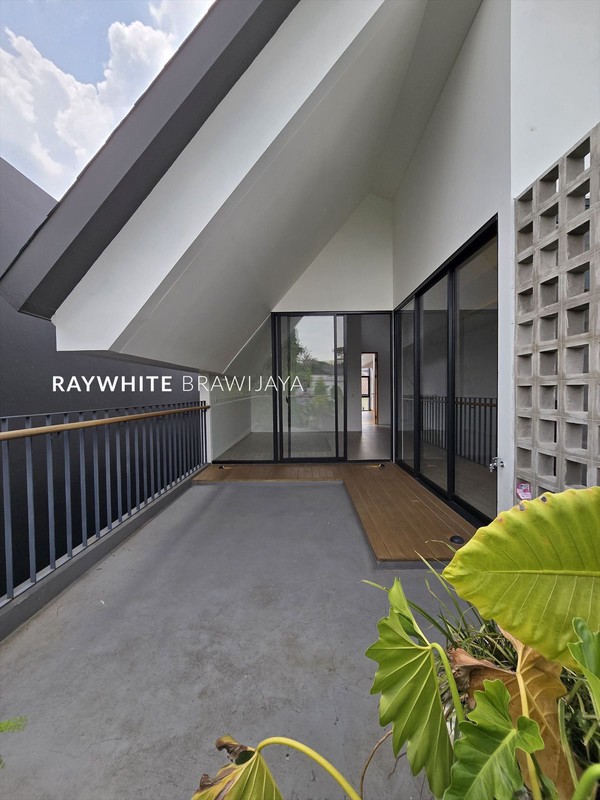 Brand New Townhouse Modern Area Arco Kemang