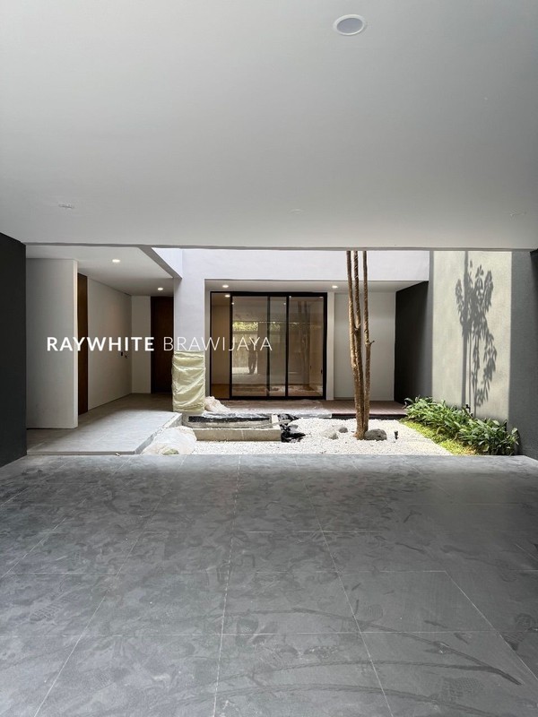 Brand New House Modern Kemang Dalam